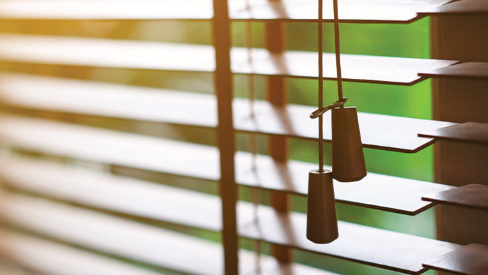 Hoe maak je jaloezie&euml;n schoon?